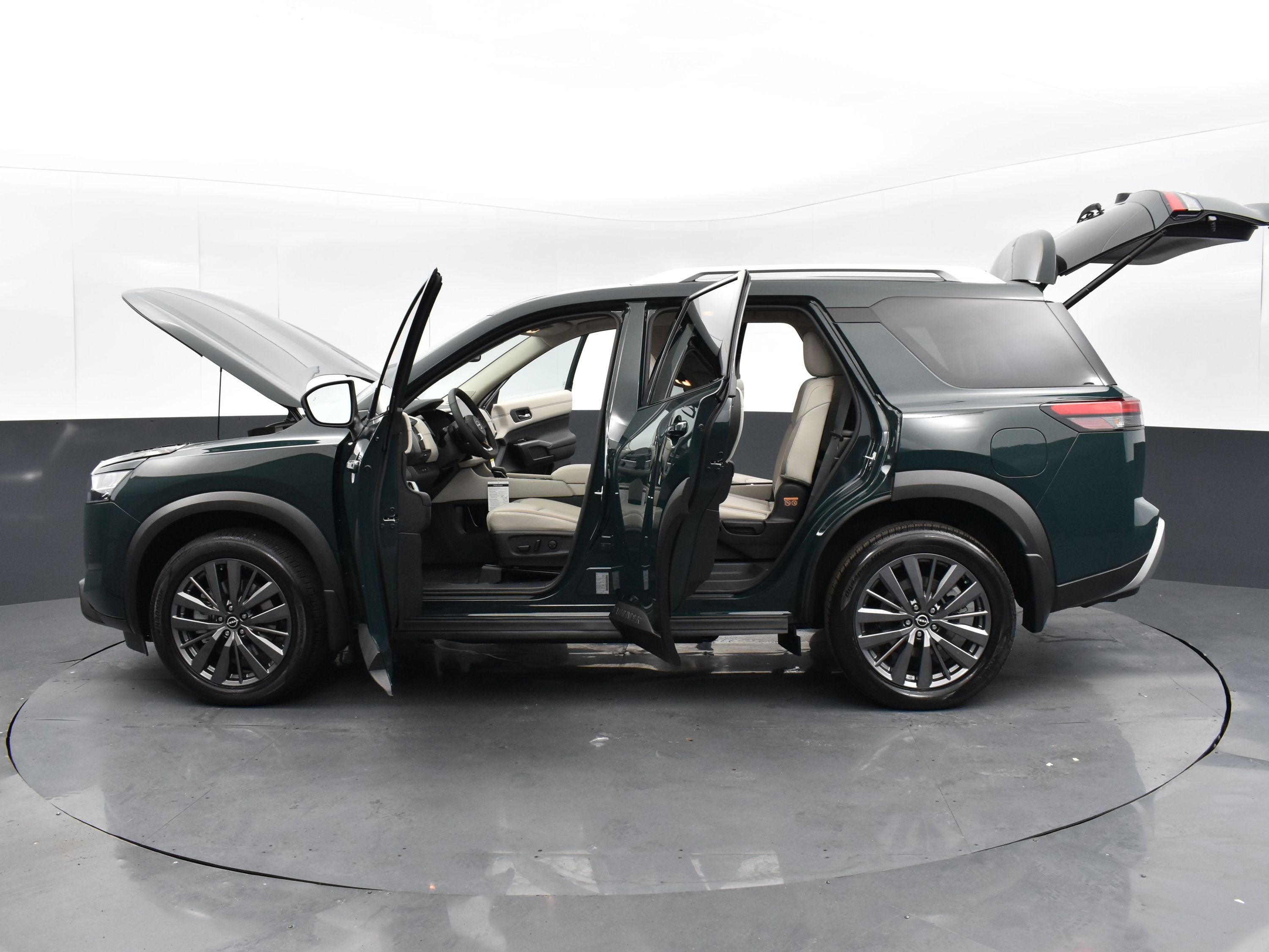 2022 Nissan Pathfinder SL