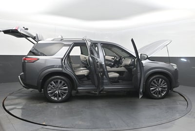 2022 Nissan Pathfinder SL