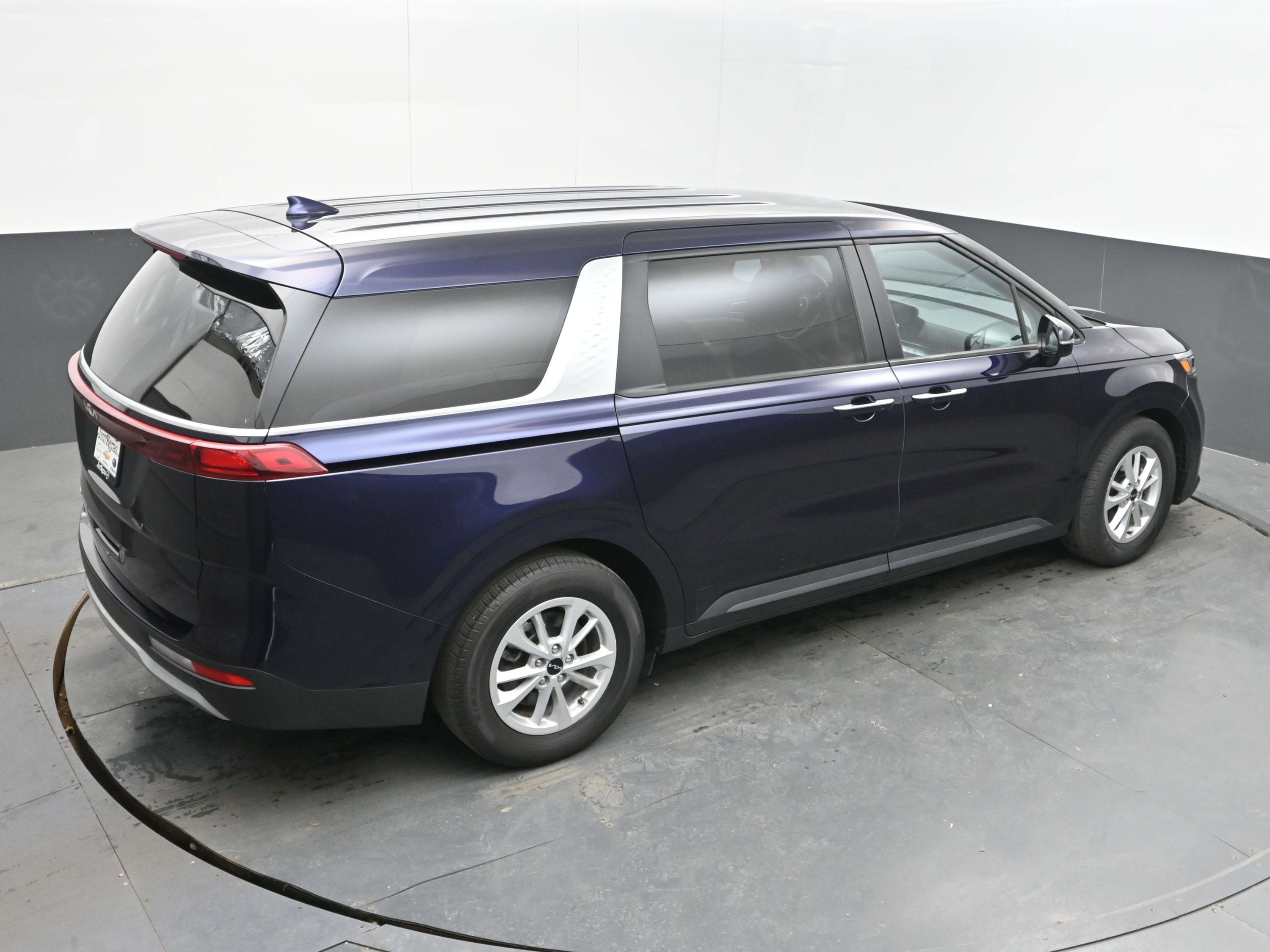 2023 Kia Carnival LX