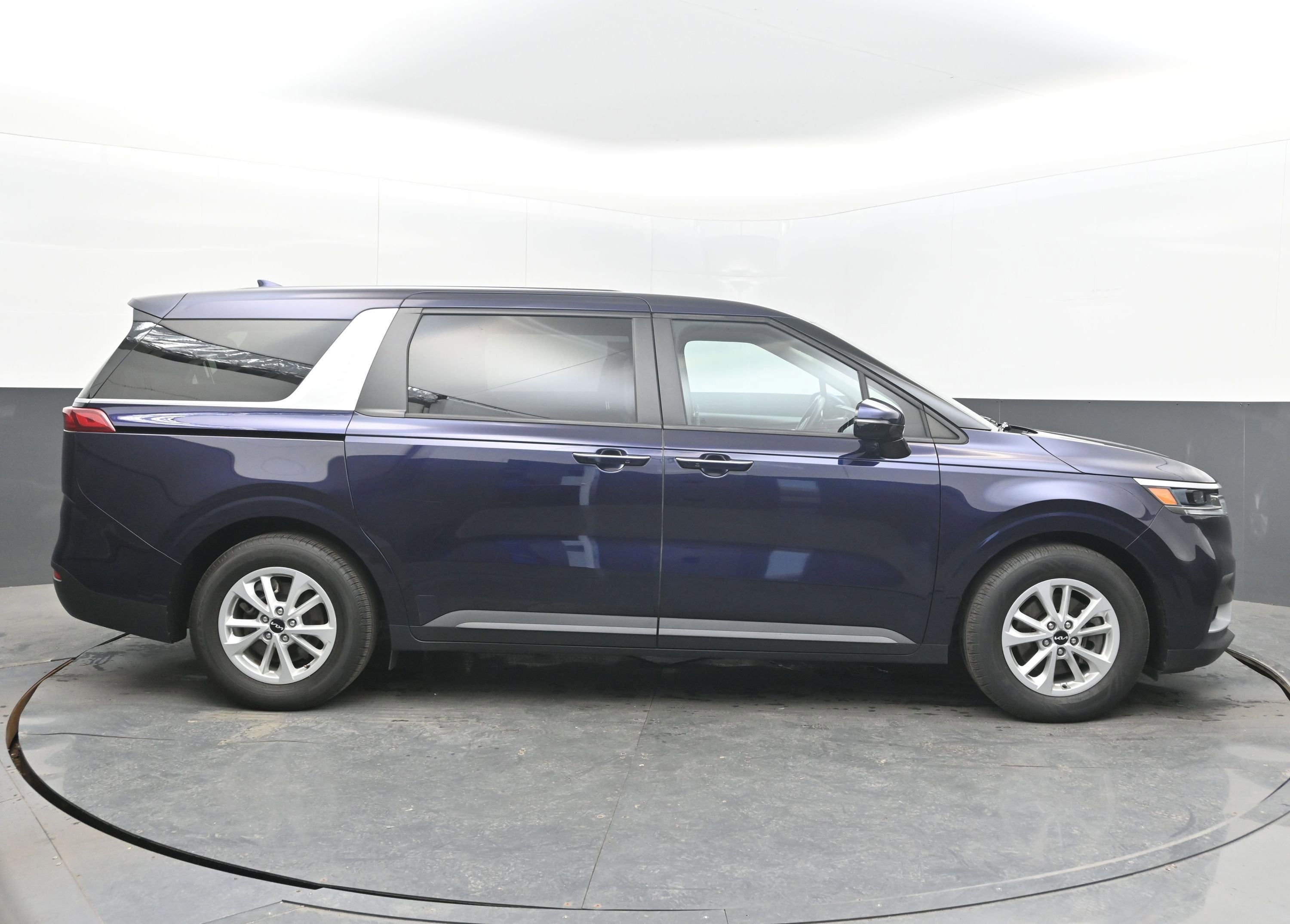 2023 Kia Carnival LX